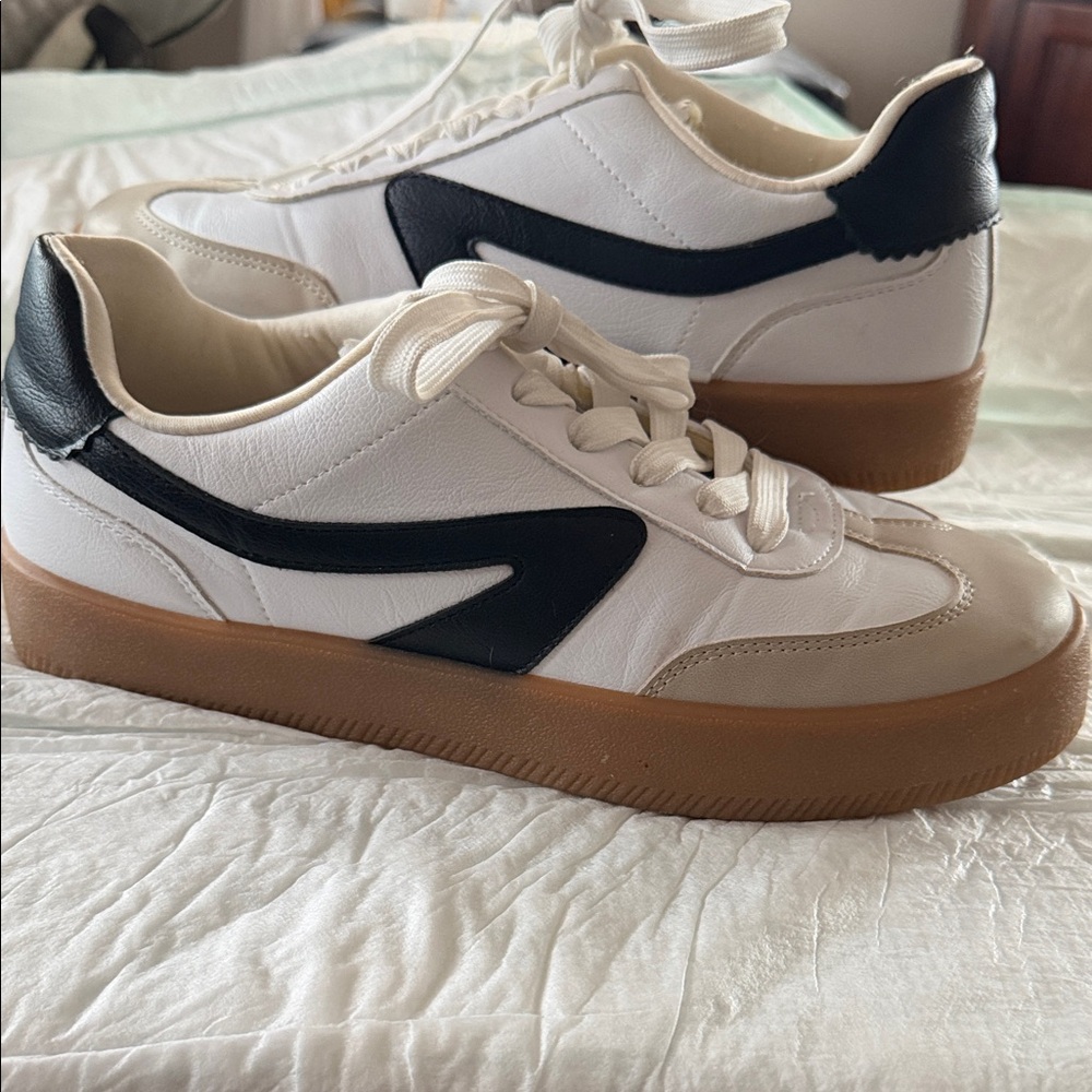 DV by Dolce Vita White and Black Sneakers with Gum Sole
